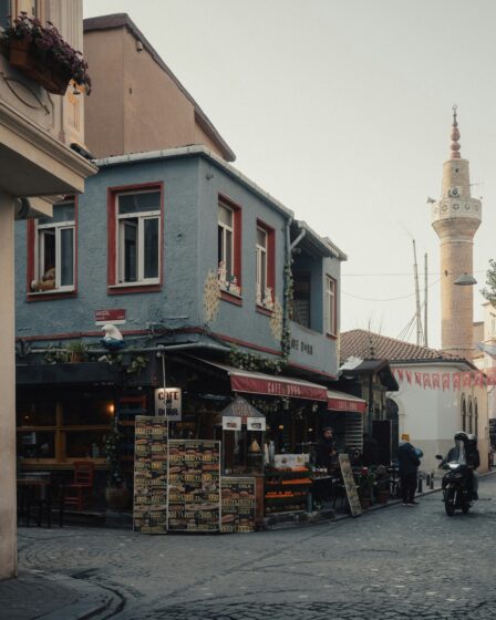 Rüyada Adana Dürüm Görmek - Bir Lezzetten Çok Daha Fazlası Olabilir mi? görseli 3
