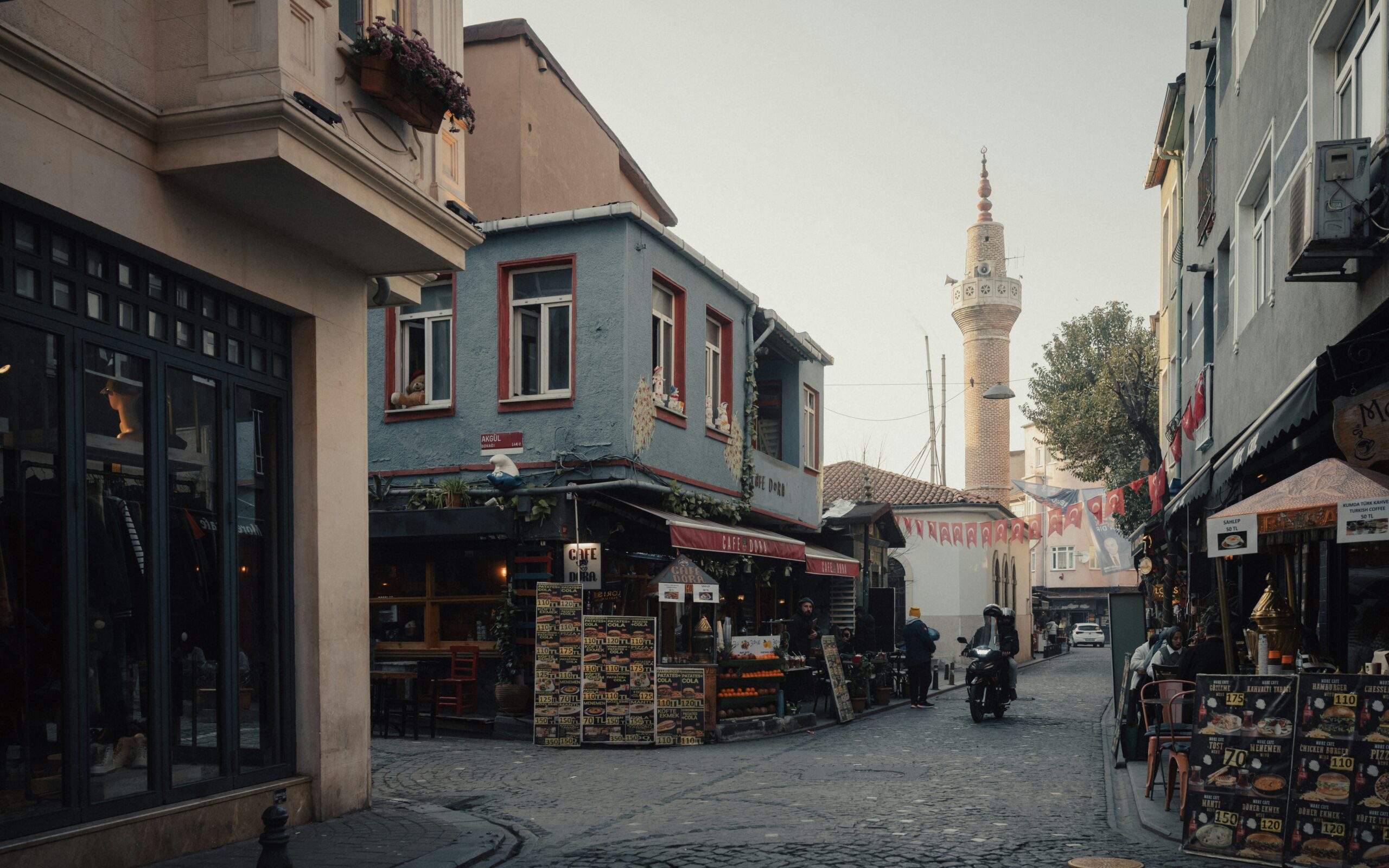 Rüyada Adana Dürüm Görmek - Bir Lezzetten Çok Daha Fazlası Olabilir mi? görseli 3