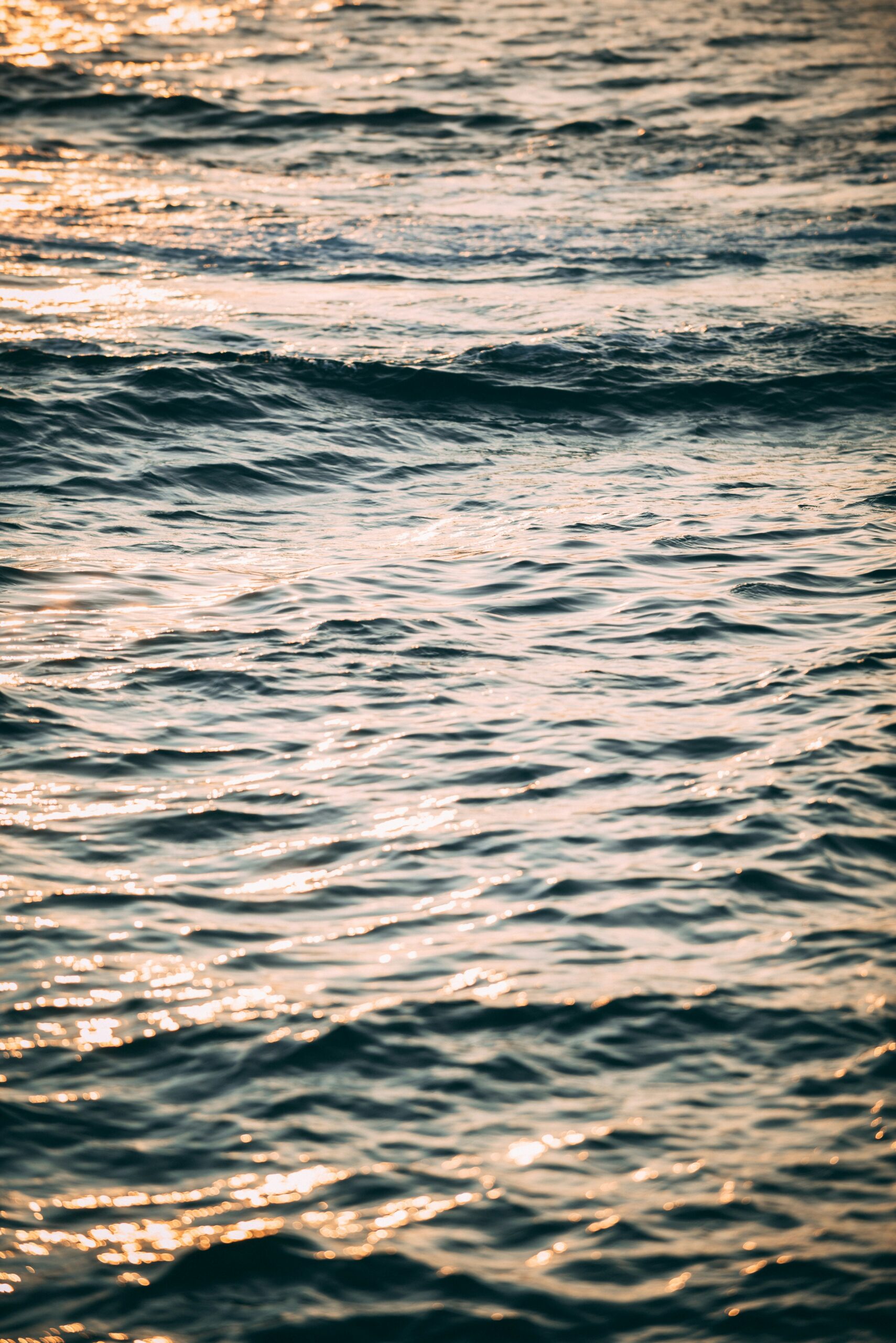 Rüyada Deniz Görmek Ne Anlama Gelir? Derin Duyguların ve Değişimin Aynası görseli 1